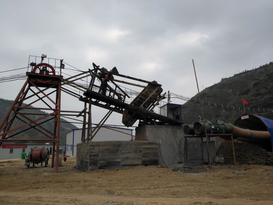 矿建二公司车村矿一号斜井井筒掘砌工程提升系统试运营开始