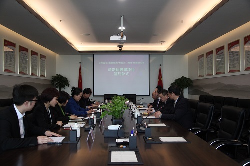 董事长宁兴刚出席与西安荣华集团的签约仪式