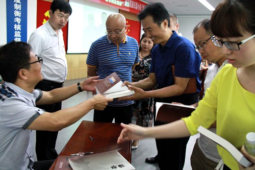 陕煤建设公司“庆七一•忆党史”暨付增战签名赠书活动圆满成功