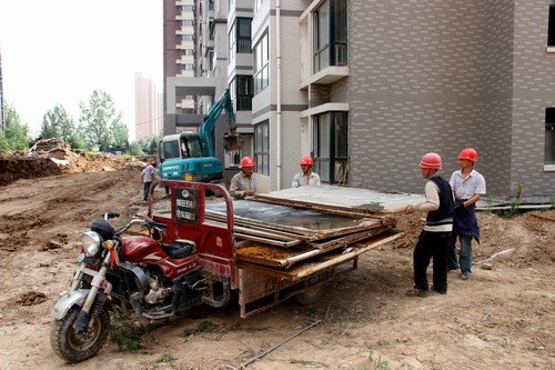 炎炎夏日，挡不住他们火一样的工作热情