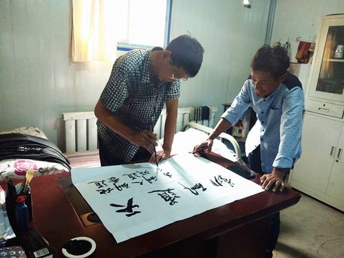矿建工地上的“书法家”