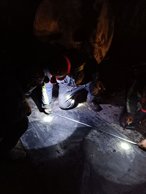陕煤建设机电安装公司沙梁井下4-2煤大巷带式输送机安装进入冲刺阶段
