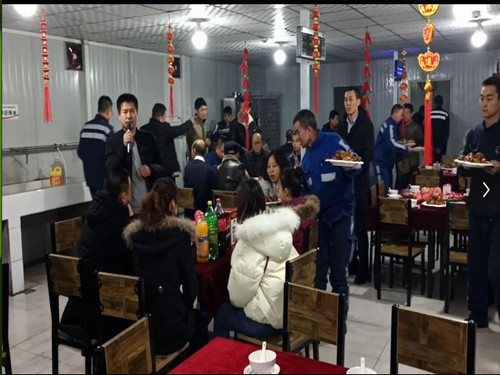 吃年夜饭看春晚—陕煤建设洗选煤运营公司干部职工欢欢喜喜过大年