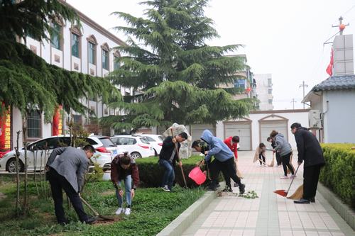 陕煤建设澄合分公司青年义务劳动让环境更加优美