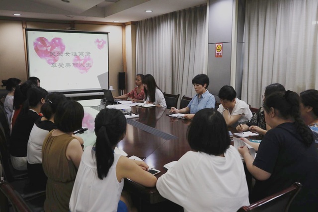 陕煤建设路桥分公司举办关爱女工健康知识讲座
