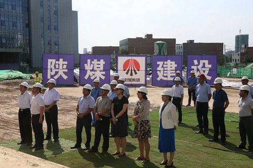 上海市松江区区委副书记、区长陈宇剑一行莅临陕煤建设天工公司承建的陕煤研究院总部研发基地项目考察