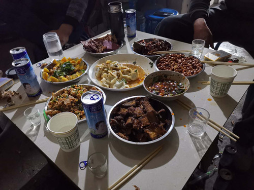 陕煤建设机电安装公司黄陵项目部:工地上的年夜饭