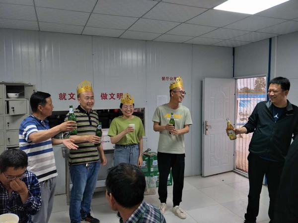 陕煤建设渭南分公司南京金龙项目部生日party正在进行时