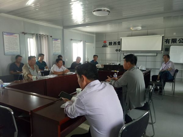 中储粮项目指挥部技术总工牛茂盛莅临陕煤建设天工公司承建的中储粮项目部指导工作