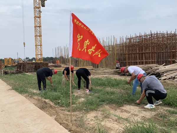 陕煤建设渭南分公司南京金龙项目党支部让“党员突击队”旗帜在工地高高飘扬