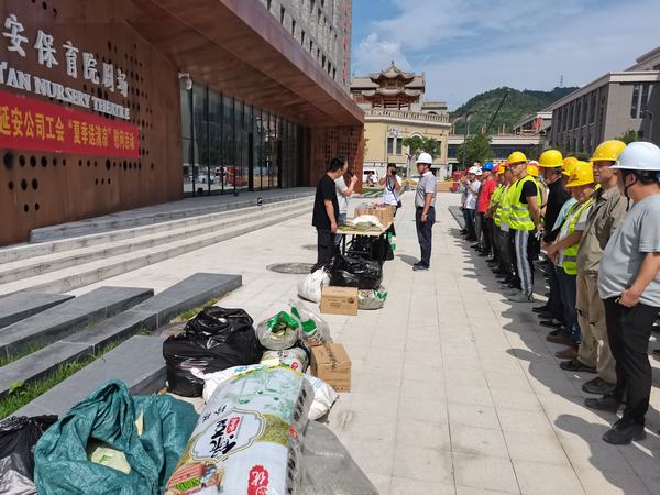 陕旅集团延安公司工会为陕煤建设铜煤公司延安项目部延安保育院参建人员送清凉