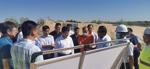 榆林市委副书记张胜利莅临陕煤建设路桥分公司靖神铁路项目指导调研征拆工作