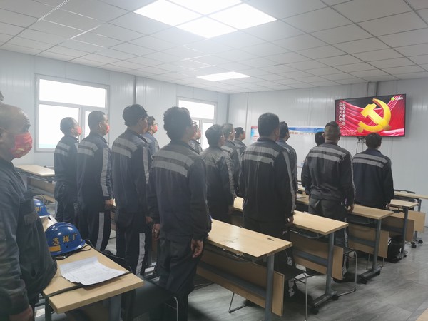 陕煤建设洗选煤运营公司红柳林洗煤厂项目部: “红色”+“坚守”吹响号角庆国庆