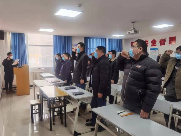 陕煤建设矿建二公司车村项目部:抗疫保产党旗红