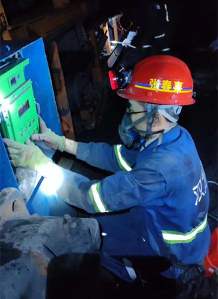 陕煤建设矿建三公司双龙项目部109顺槽皮带机顺利完成安装