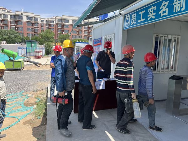 陕煤建设天工公司土建三部“三战”酷暑送关爱