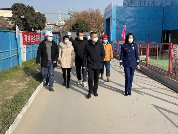 西安市新城区委常委、副区长杨珩莅临陕煤建设新城公司第二项目部检查指导工作