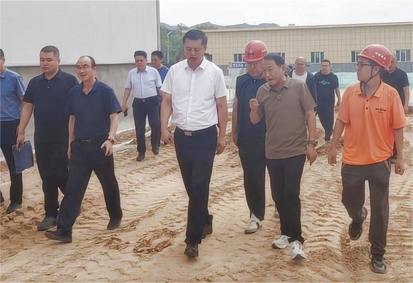 绥德县县委副书记、县长王诚一行莅临陕煤建设路桥分公司绥德县第二净水厂工程调研
