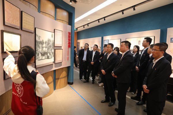 陕煤建设路桥分公司开展“弘扬爱国奋斗精神 建功立业新时代”主题党日活动