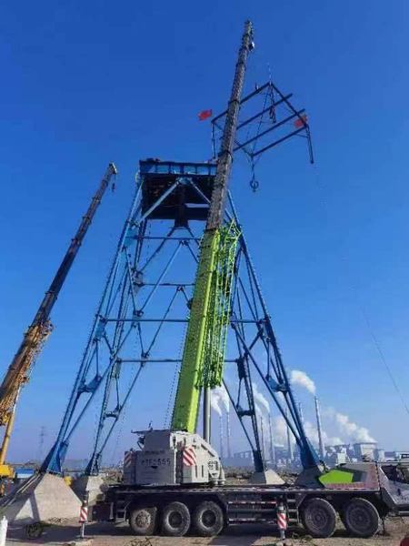 陕煤建设矿建二公司承建的乌海市海融副立井V型井架成功起立