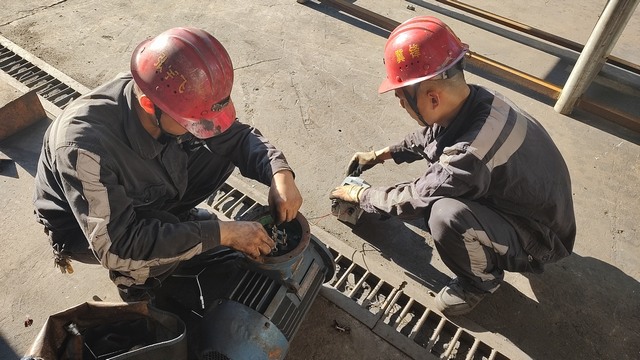 陕煤建设洗选煤运营公司澄合山阳运营项目部:“热辣滚烫”的初秋，用汗水浇灌辛勤之花