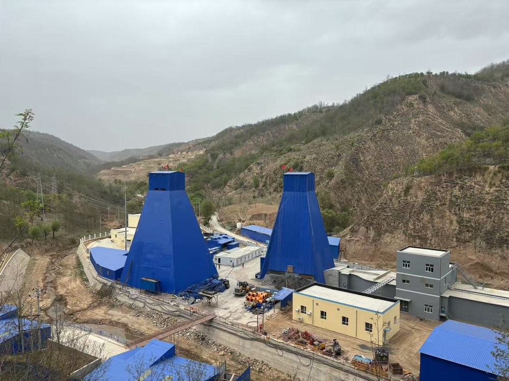 陕煤建设矿建三公司承建的华龙项目一期立井工程顺利完工