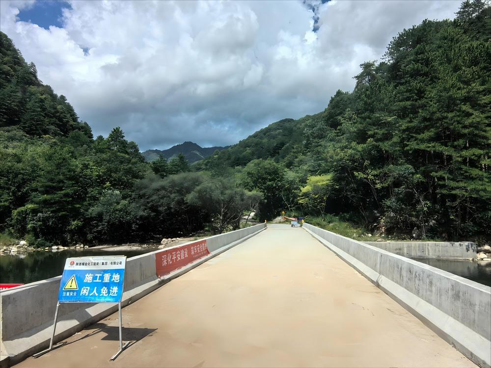 陕煤建设路桥分公司：以“建”护“绿”双线并行，尽责守护秦岭生态