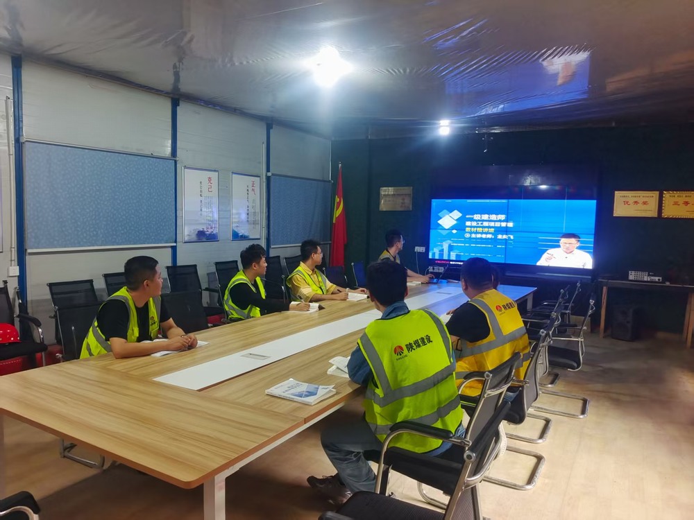 灯光映初心!陕煤建设铜煤公司基层职工备战一建热潮涌