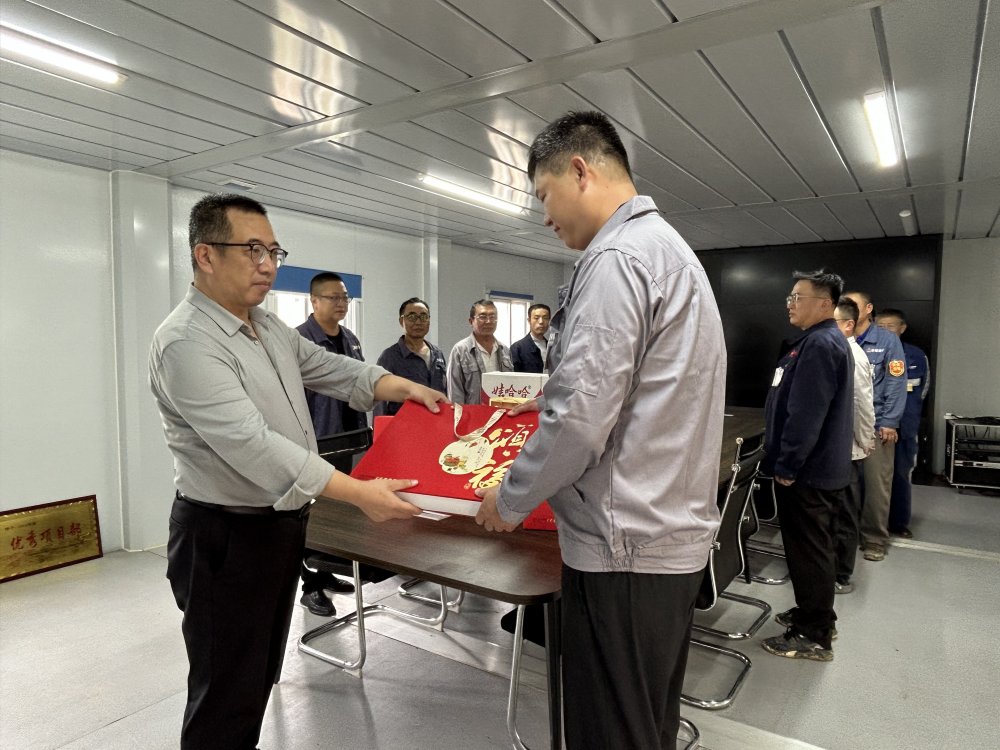 陕煤建设韩城分公司：情暖“双节”送关怀，月满攻坚共团圆