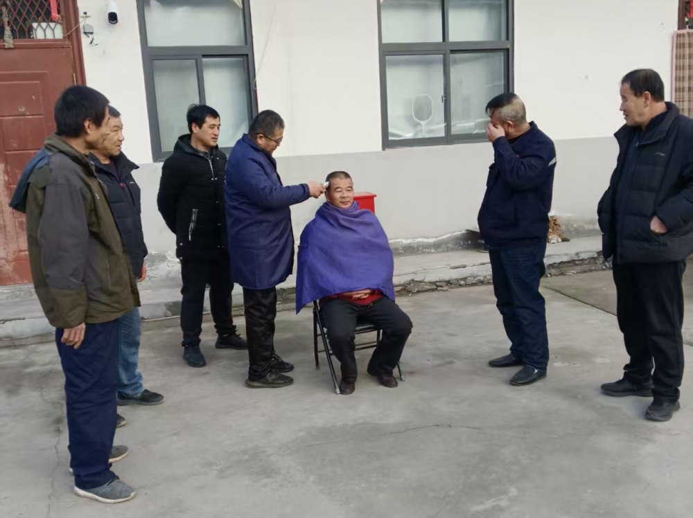寒冬三暖润一线 初心护航保平安