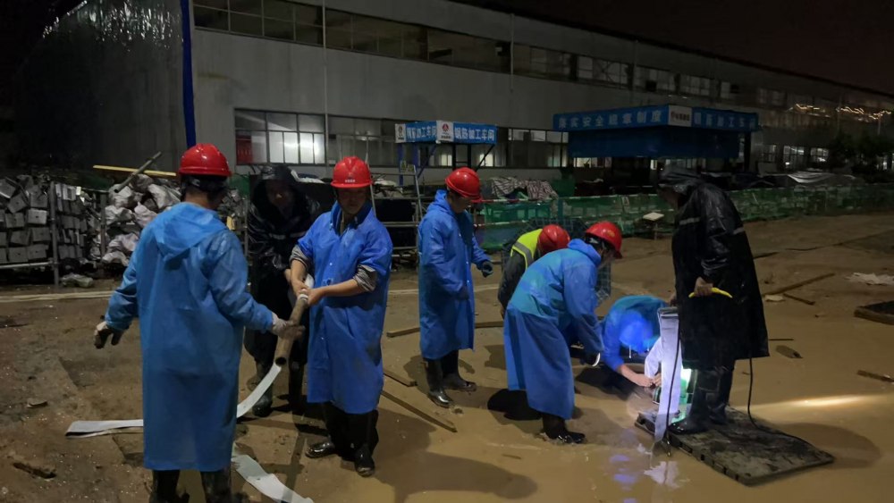 陕煤建设铜煤公司铜创能材项目部：闻“汛”而动严部署，同心聚力筑防线