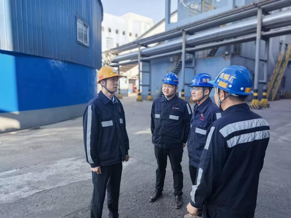 陕煤建设洗选煤运营公司红柳林洗煤厂项目部： 聚力安全月 筑牢生产线