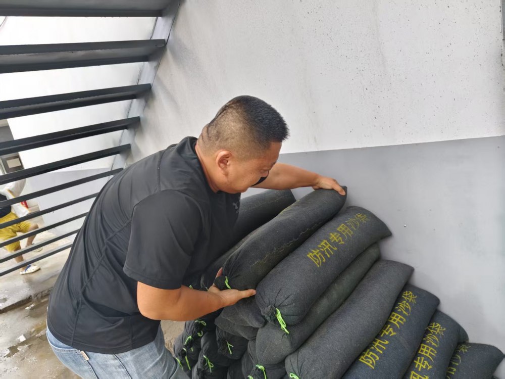 陕煤建设煤矿运营服务分公司：防汛一线显担当 筑牢安全“生命堤”