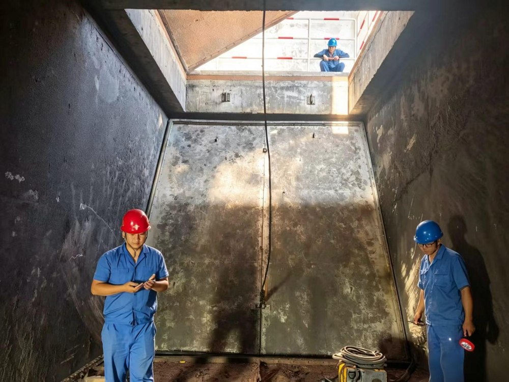 陕煤建设天工公司：立风门攻坚“焕新” 筑牢矿井“生命通风线”
