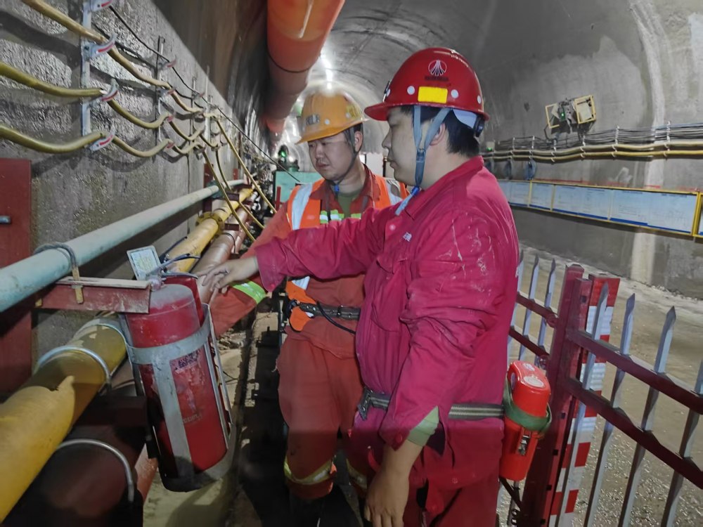 陕煤建设矿建三公司：深耕安全管理 筑牢井下施工防护屏障