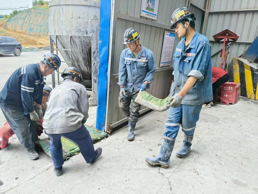 陕煤建设矿建二公司：紧绷汛期安全弦 织密防汛防护网