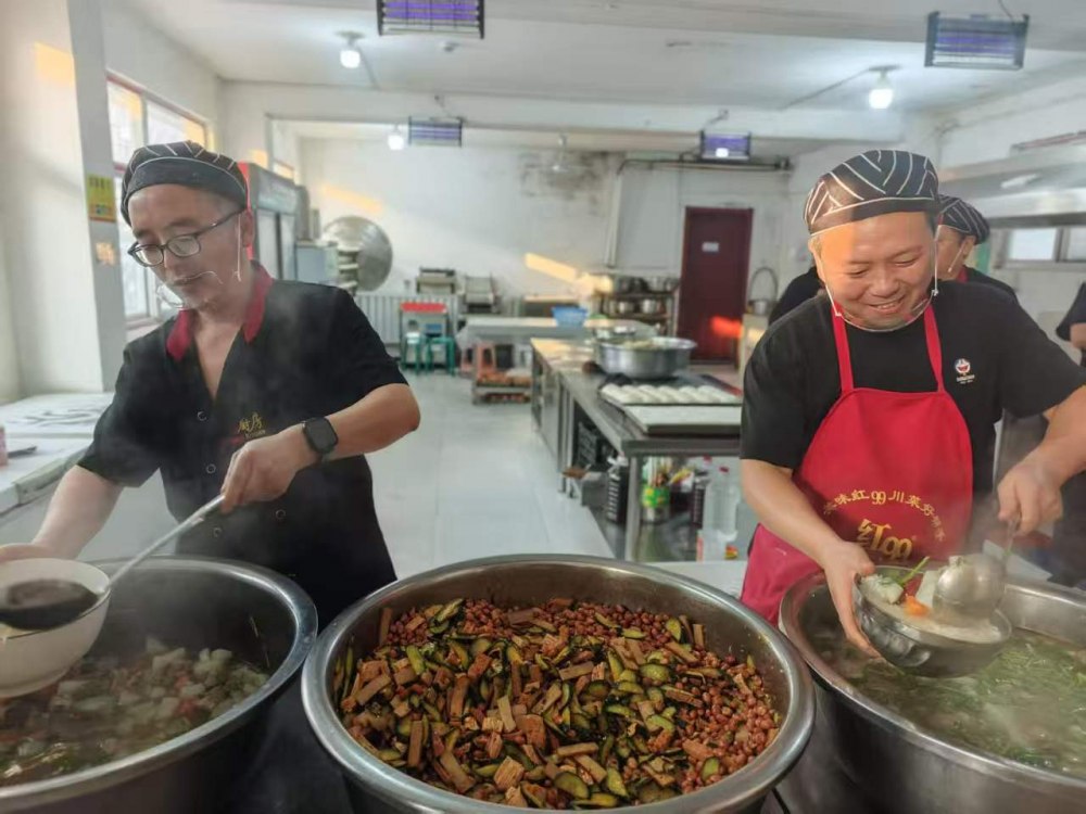 陕煤建设煤矿运营服务分公司:月圆人未圆 旗红心更红