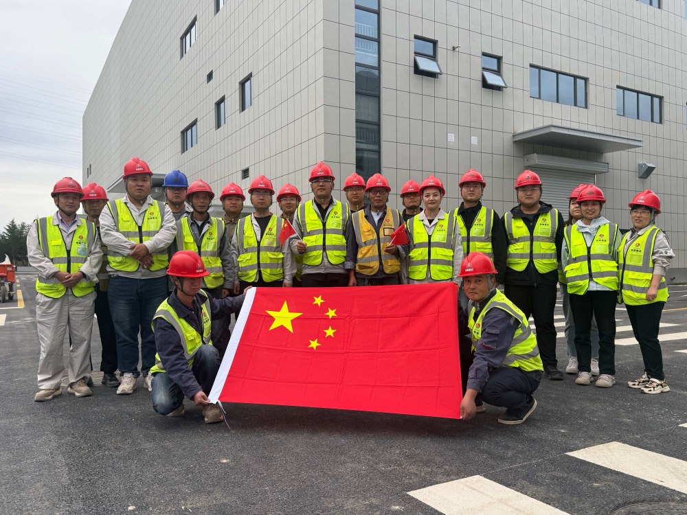 陕煤建设铜煤公司：与国旗同框 守一线初心